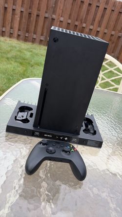 Xbox series X plus Cooling/charging dock