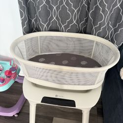 MamaRoo Bassinet