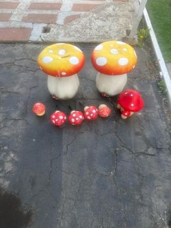 Decorative Mushroom Garden Statues Set