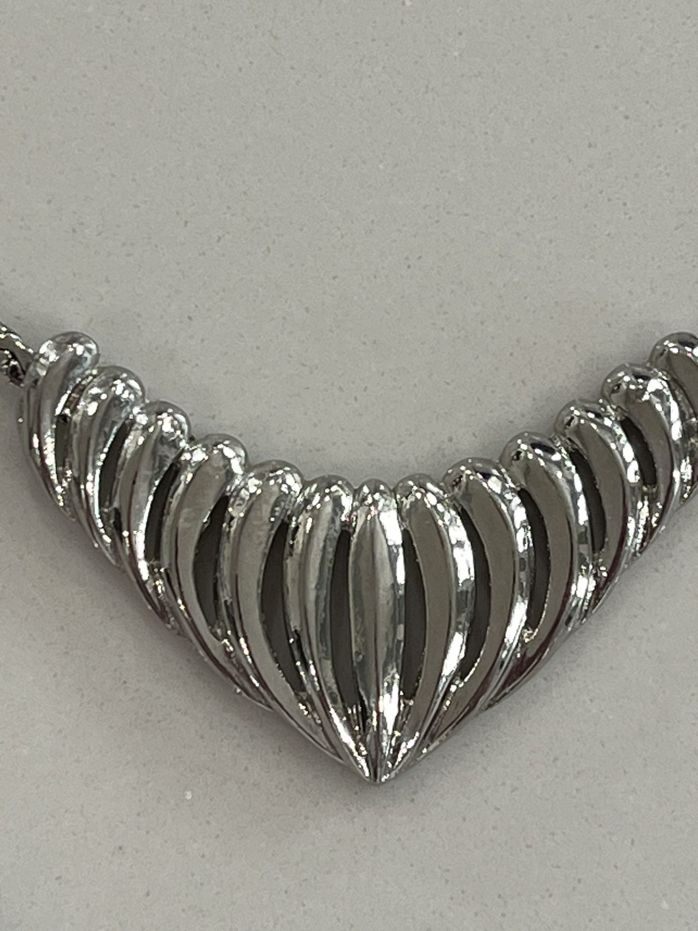 BEAUTIFUL VINTAGE SILVER TONE CHOKER NECKLACE