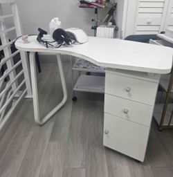 Nail table