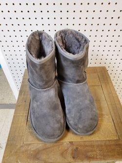 Ugg boot size 6