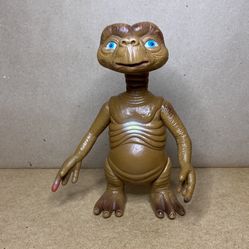 E.T. 1982 KO Figure Taiwan 8” In. Vintage Rare Space Friend Realistic Posable