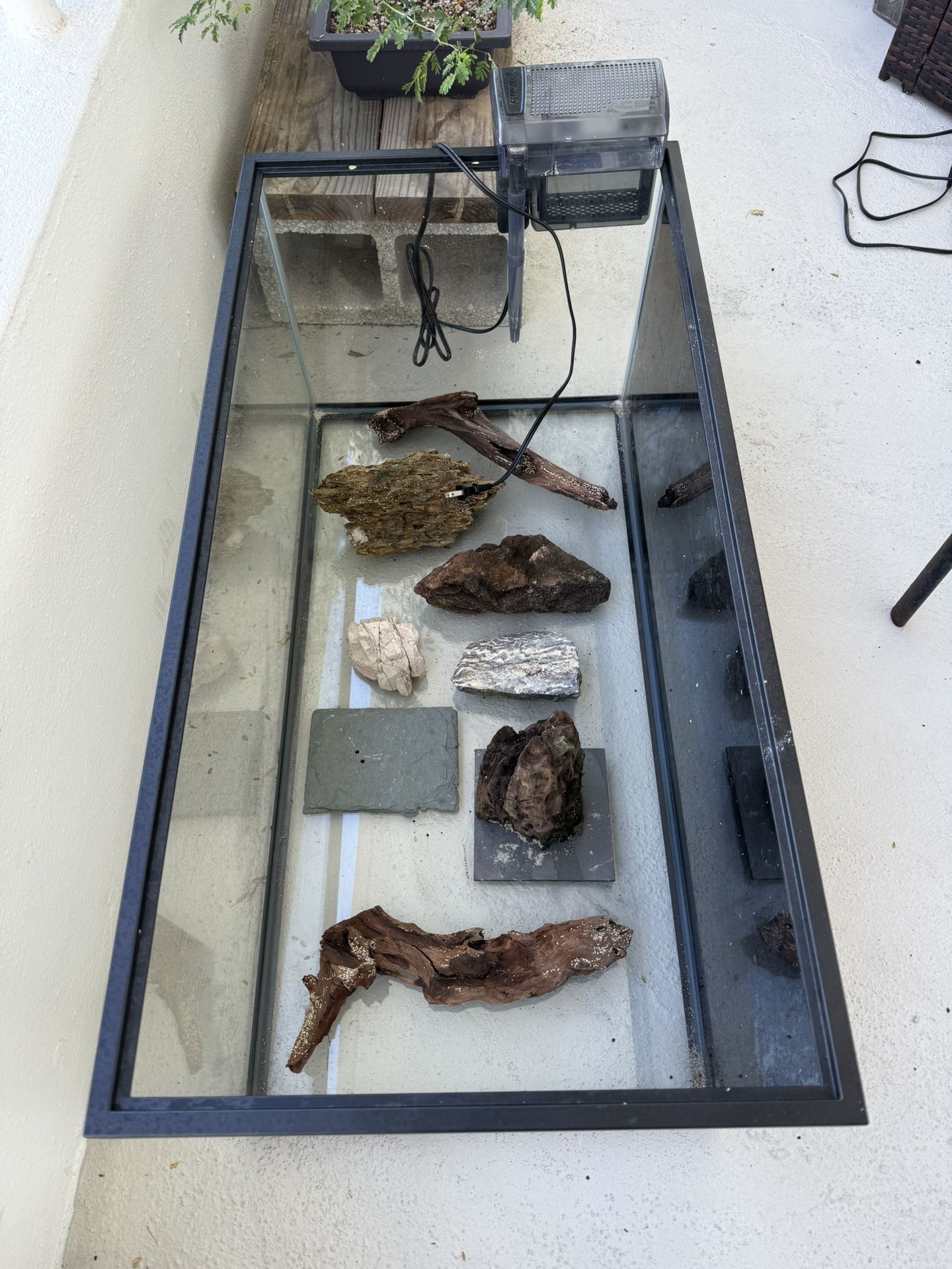 40 gallon breeder aquarium w/ Filter and Fluval light
