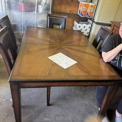 Dinette W/6 Chairs
