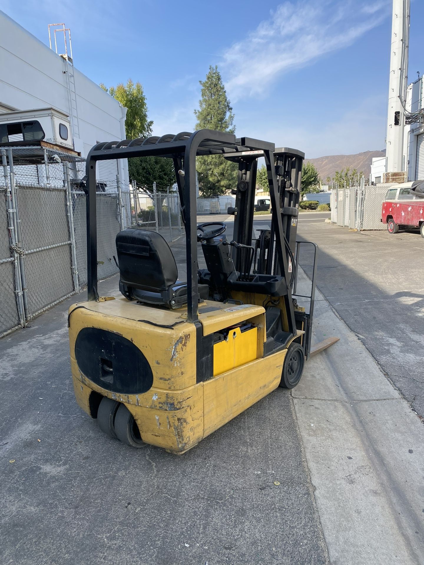 Electric Caterpillar Forklift 