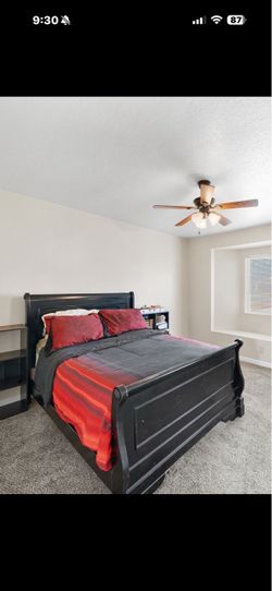 Beautiful Full-Size Black Sleigh Bed Frame