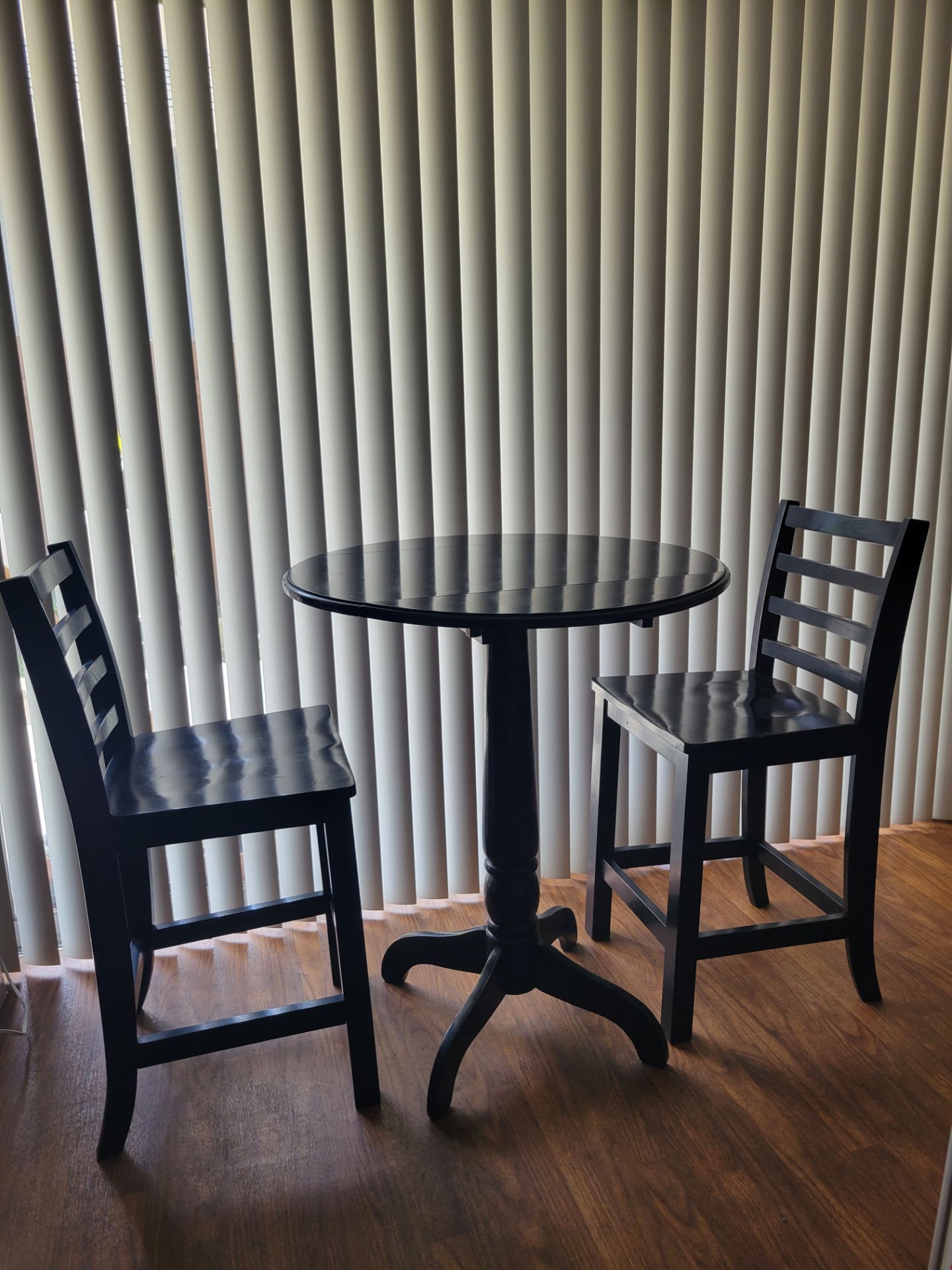 Counter Height Round 3 Pc Dining Set with Drop Leaf Leaf for Sale in ...