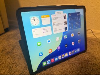Apple iPad Pro 3rd Generation 12.9” 256GB Bundle