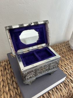 Vintage Silver Plated Elephant Etched Engraved Velvet Jewelry Box Trinket Box Storage Collectible India Trunk