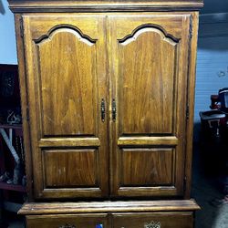 Dresser /