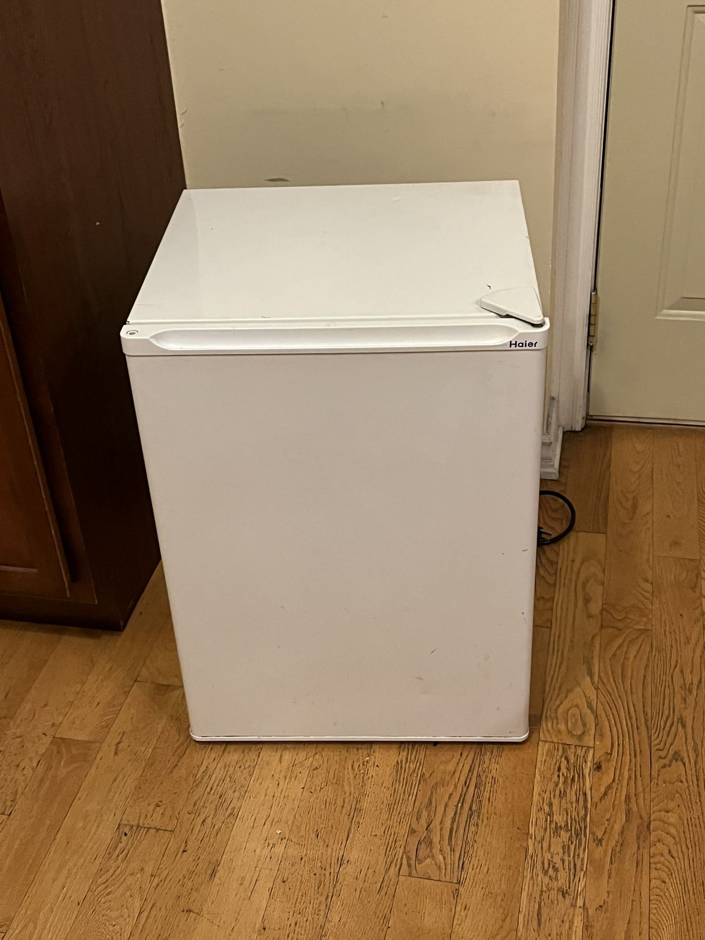 Mini Fridge w/freezer
