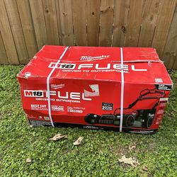 Milwaukee M18 FUEL 21" Self-Propelled Dual Battery Mower Kit w/ (2) 12 Ah Forge Batteries & Dual Bay Rapid Charger