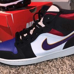 Jordan 1s Laker Size:13