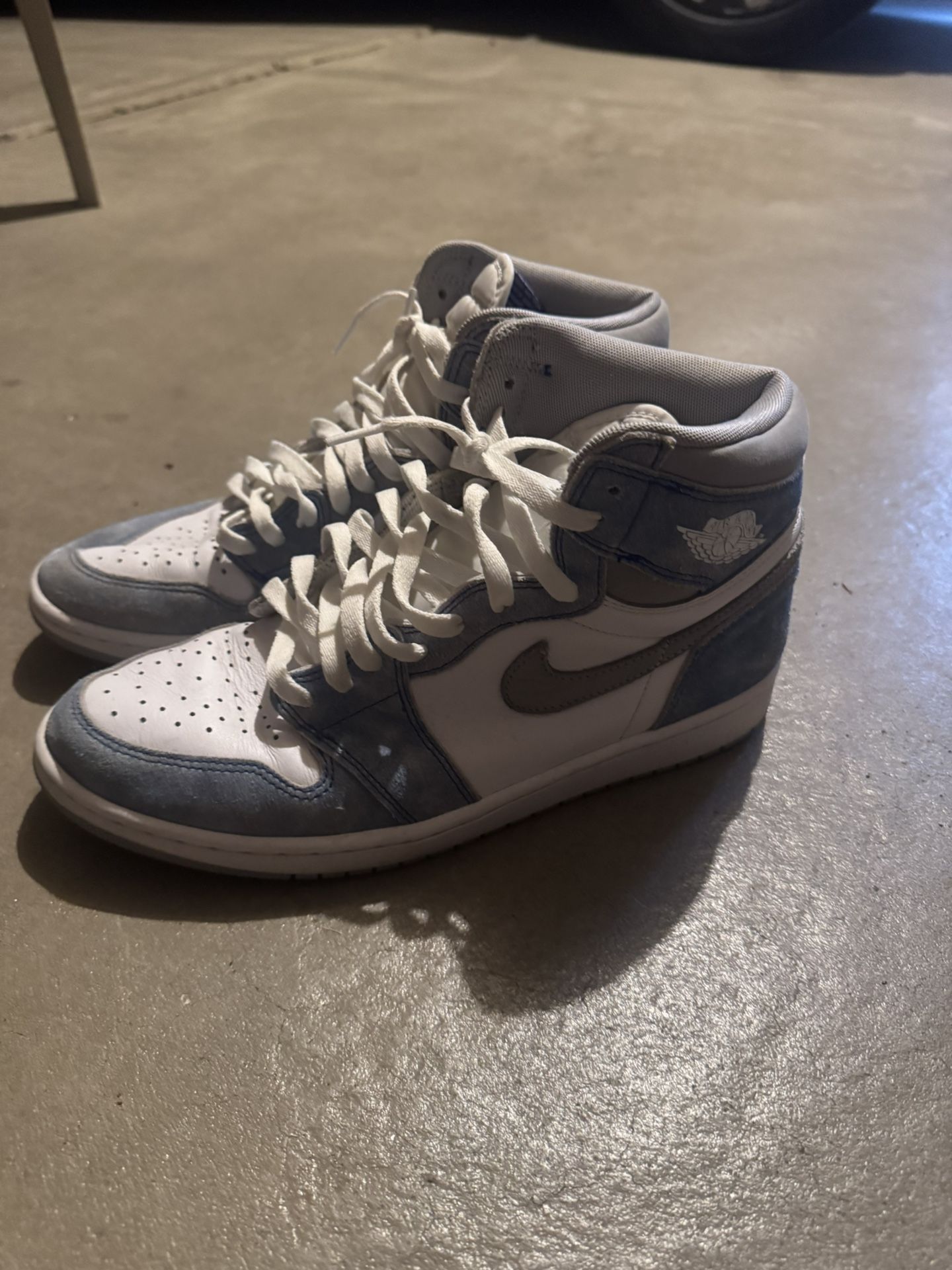 Air Jordan 1 Retro High OG Hyper Royal 