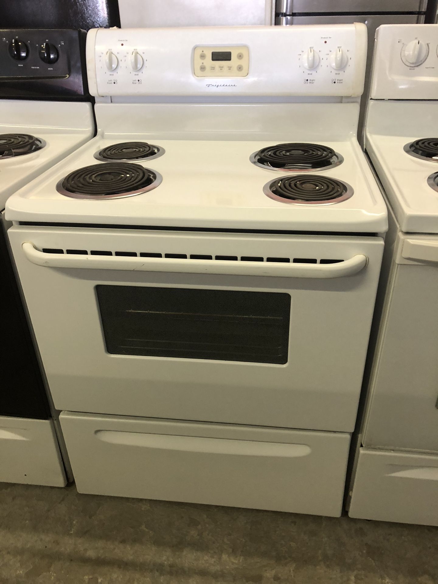 White Coil Top Stove