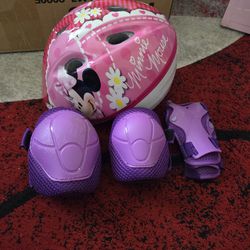 Girls Minnie Mouse Helmet And Pads Set