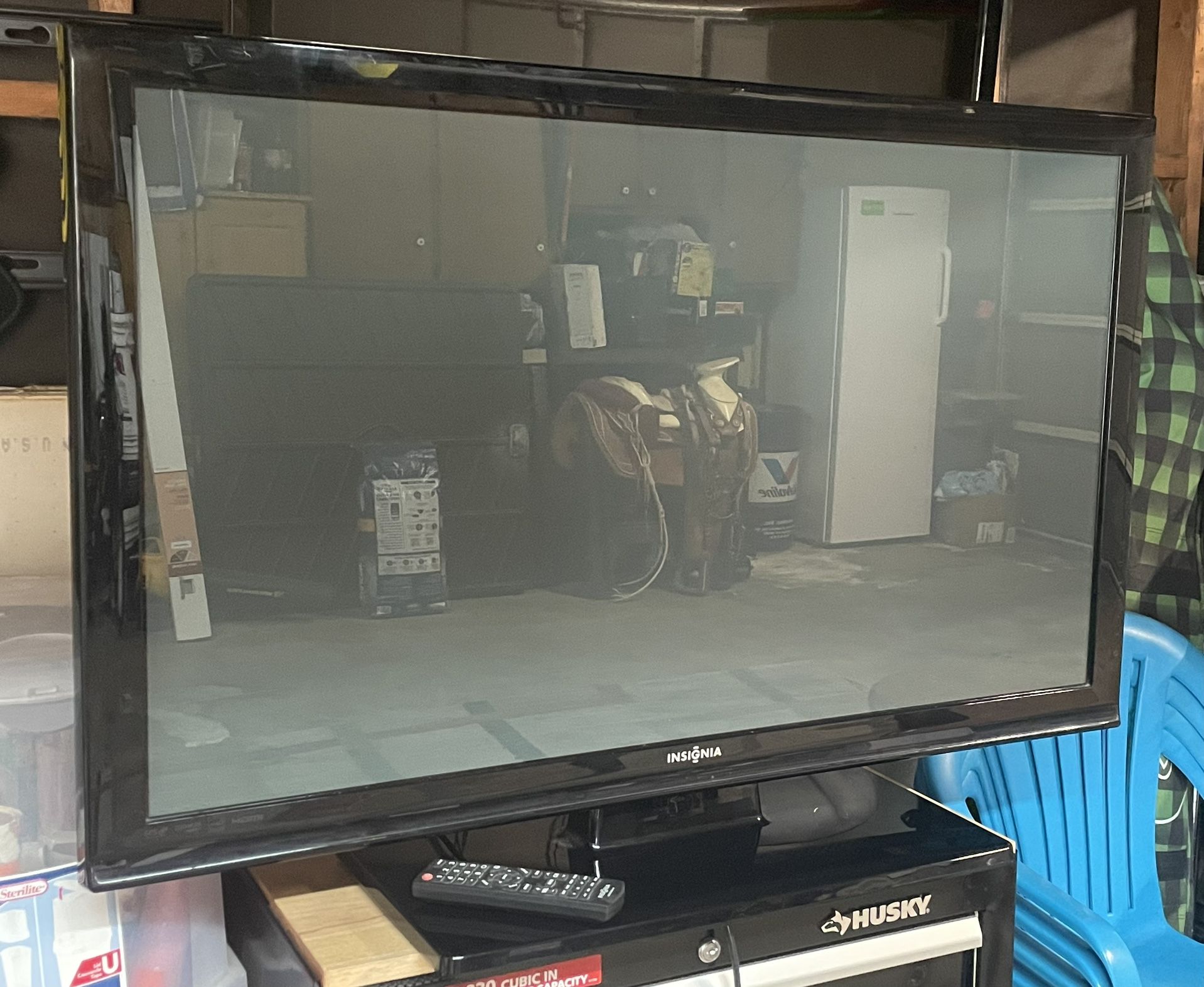 Insignia Tv 30”