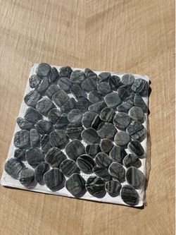 Pebble mosaic tile