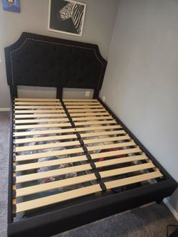 Queen Size Black and Gold Bed Frame GREAT CONDITION