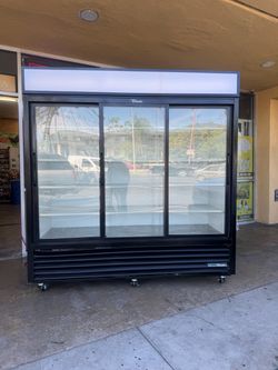 True commercial refrigerator 3 Door LED