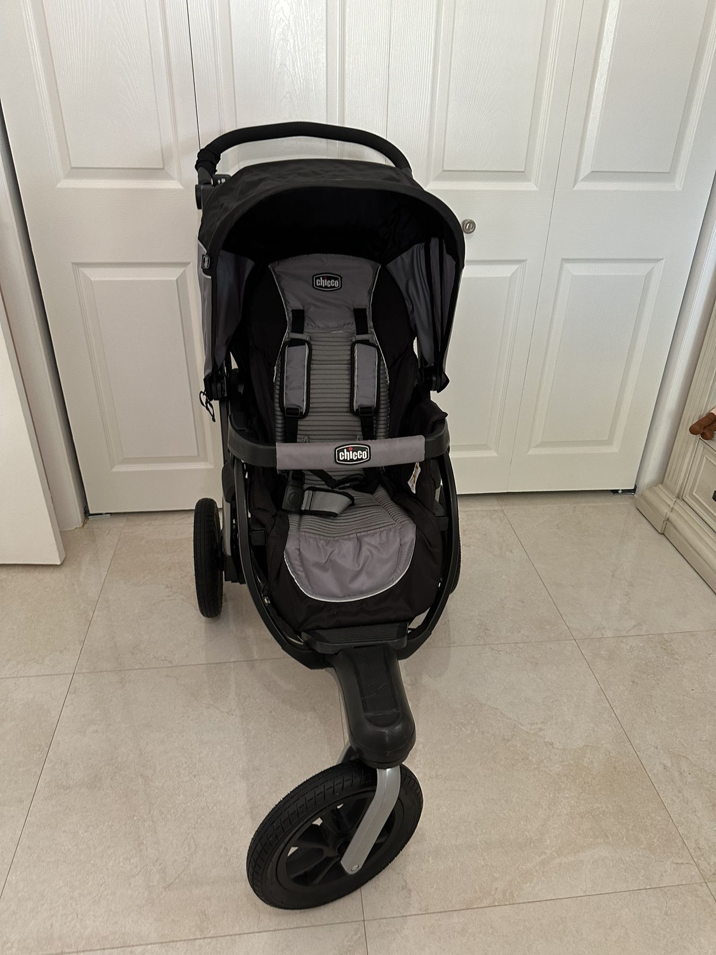 Chicco Active Jogging Stroller Like New Condition