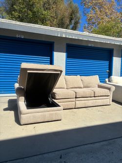 LaZ-Boy Beige Sectional Couch 🛻Delivery Available🛻