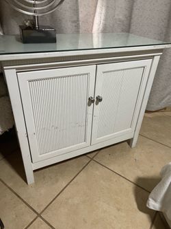 Organizer with glass in top