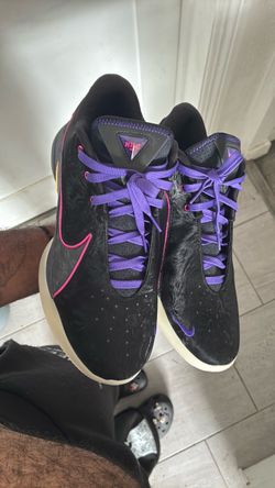 LeBron black light 22