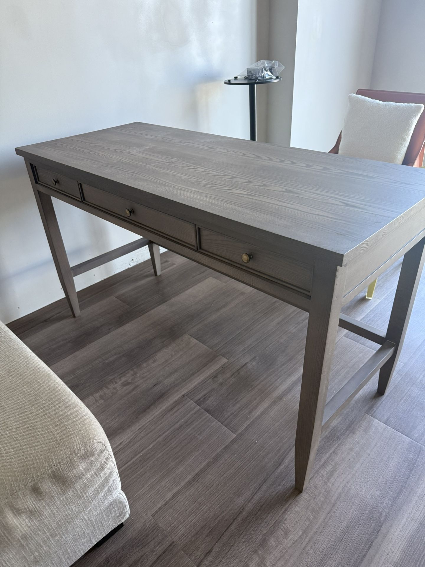 NEW Traditional Desk With Drawers