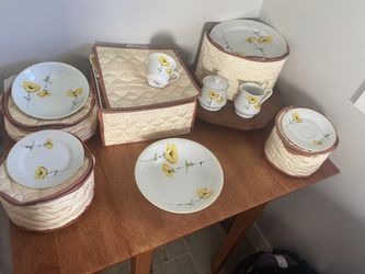 Service for 8, Cotillion Vivian 3701 China Set, 24 pieces + 5 fitted storage bags