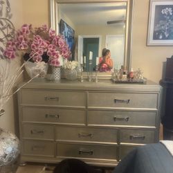 Cal- king bedroom set with 2 nightstands