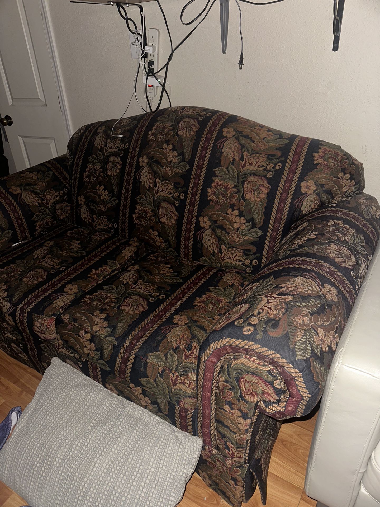 2 Free Couch