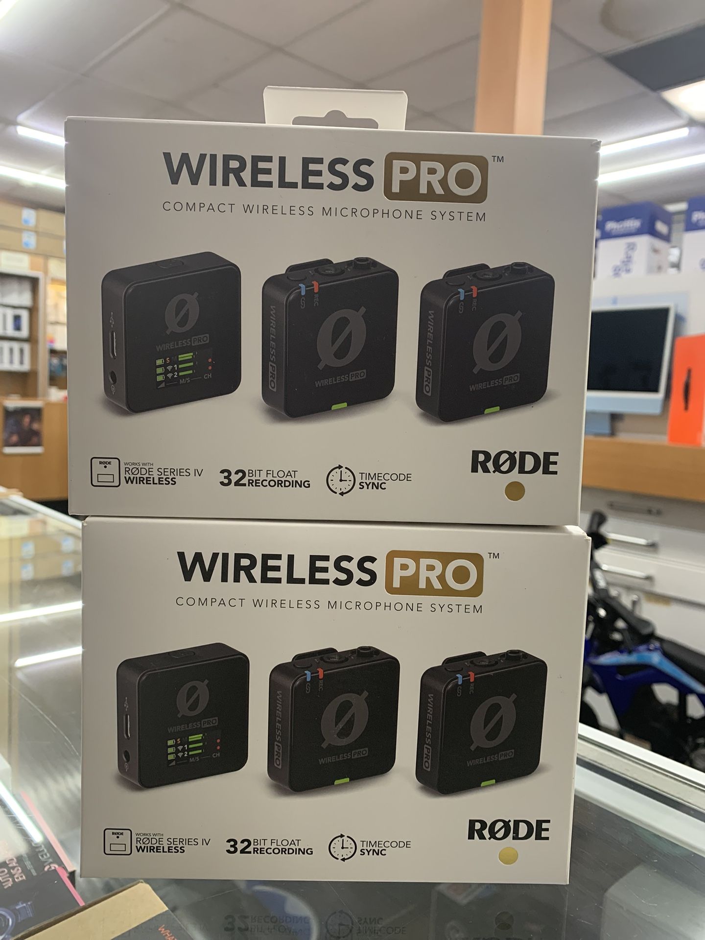 RODE Wireless PRO 2-Person Clip-On Wireless Microphone System/Recorder with Lavaliers (2.4 GHz)
