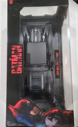 Batman and Batmobile 1:18 scale die cast vehicle with lights, NEW!