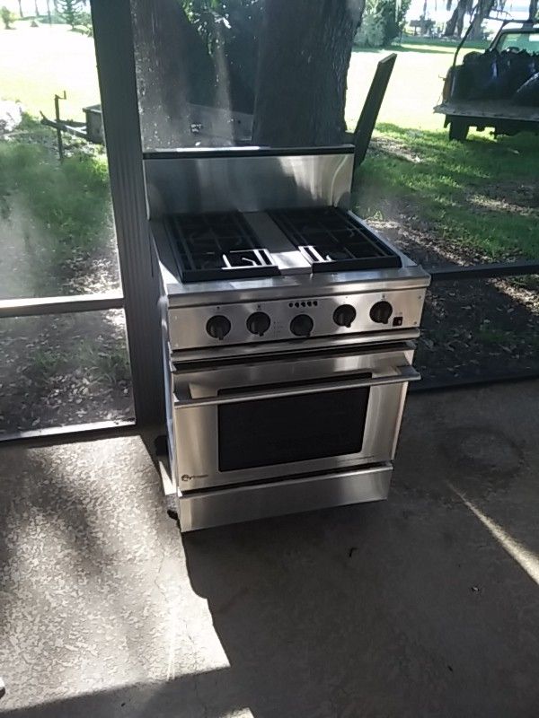 GE Monogram Natural Gas Stove/ Electric Oven for Sale in St. Cloud, FL