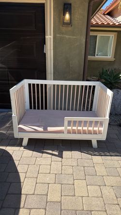 Toddler bed
