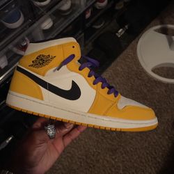 Lakers Jordan 1 Mid