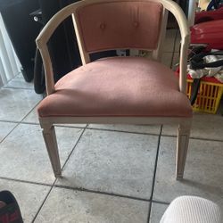 Wide Confortable Chairs 