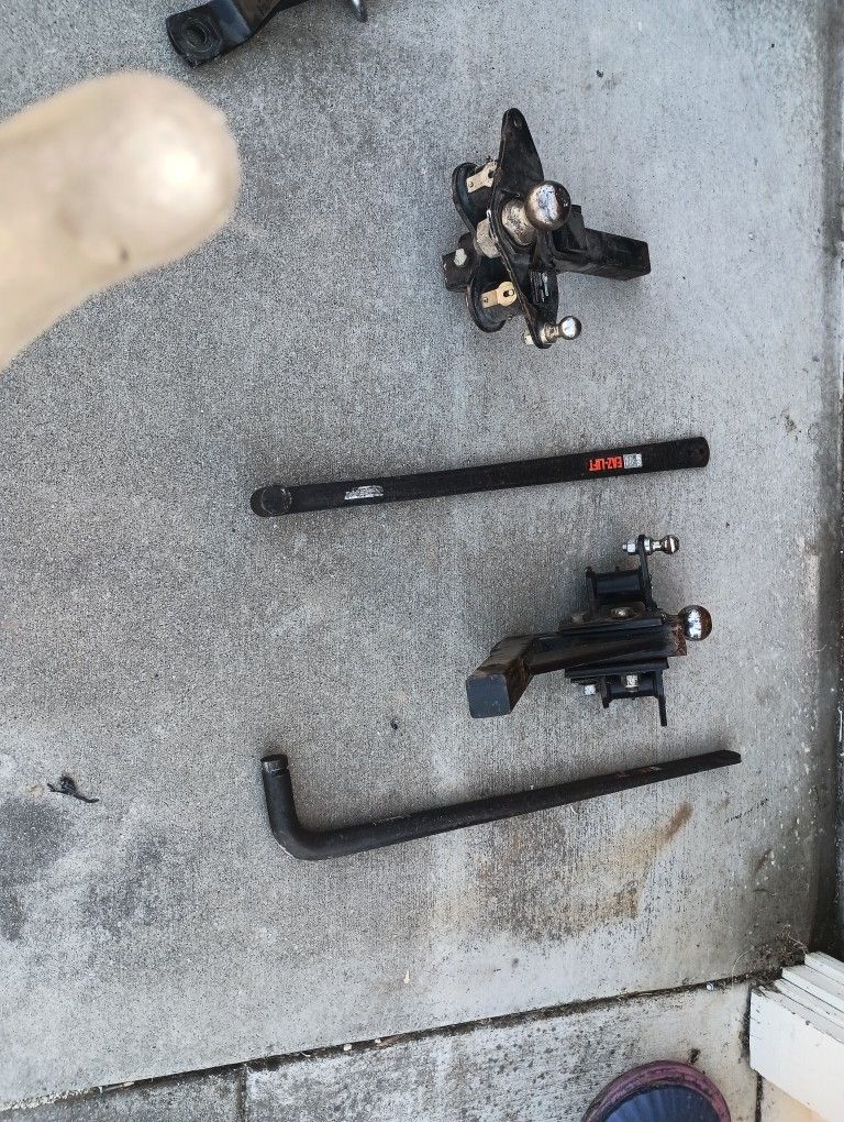 2 Weight Dist Hitches 1200lbs