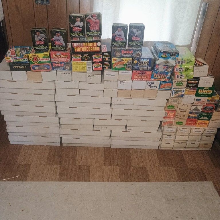 **HUGE SPORTS CARD COLLECTION**