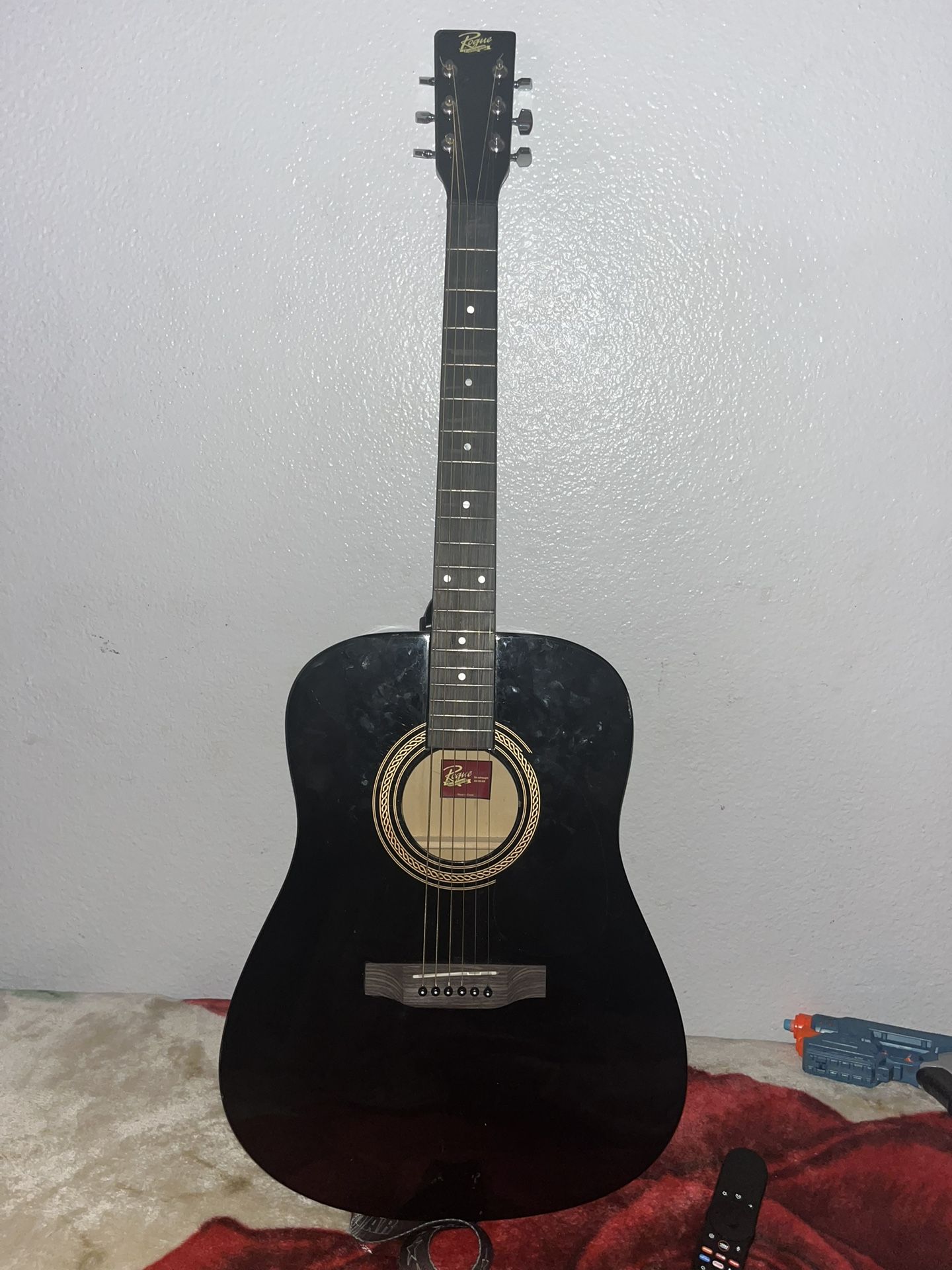 Rogue Acoustic Guitar