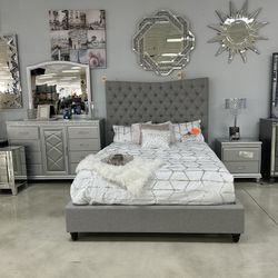 4PC Queen Bedroom Set 🗣️ Easy Financing Options Available🎉🎉