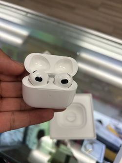 Apple AirPods 3 with Charging Case