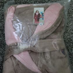 Woman's Robe Brand New, Size Large 