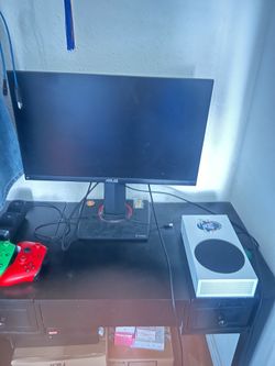 Gaming monitor,  xbox series s, two controllers,and controller dock