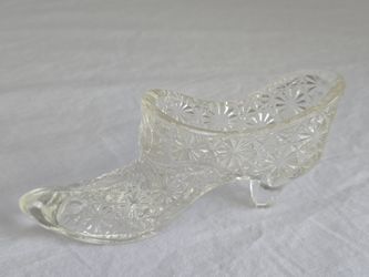 Fenton Style Daisy And Button Clear Glass Slipper Heel Figurine 6" Yellow Hue