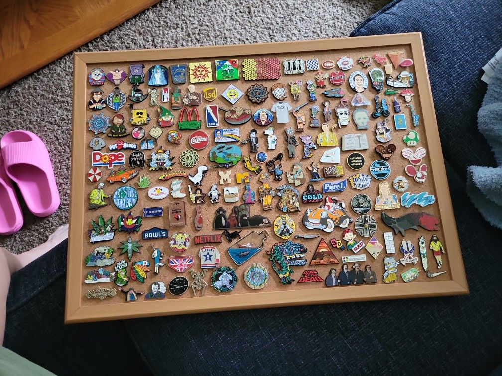 Magnificent Pin Board Fo Collectors