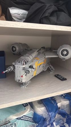 UCS Razor Crest with Lights