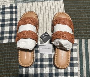 Woman’s size 7